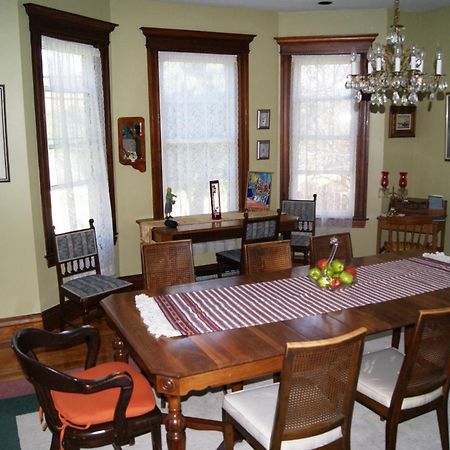 Ye Olde Walkerville Bed & Breakfast วินด์เซอร์ ภายนอก รูปภาพ