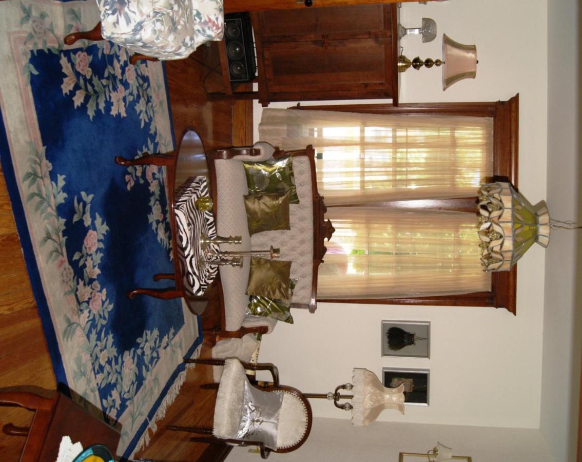 Ye Olde Walkerville Bed & Breakfast วินด์เซอร์ ภายนอก รูปภาพ