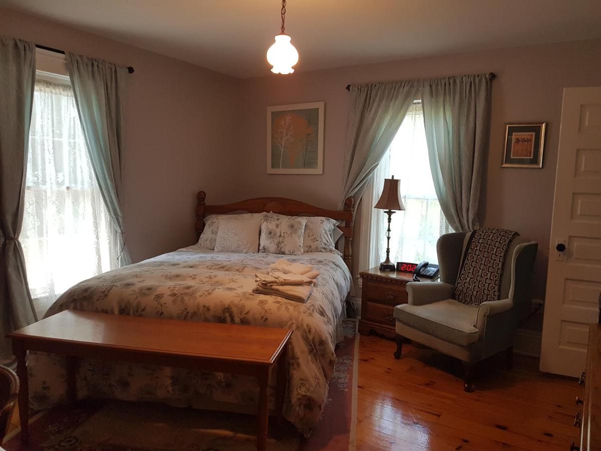 Ye Olde Walkerville Bed & Breakfast วินด์เซอร์ ภายนอก รูปภาพ