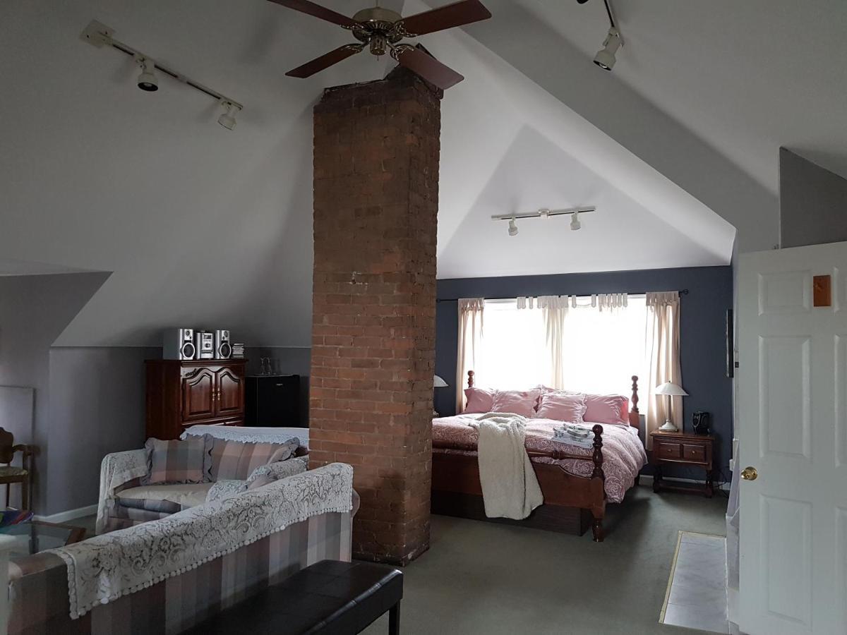Ye Olde Walkerville Bed & Breakfast วินด์เซอร์ ภายนอก รูปภาพ