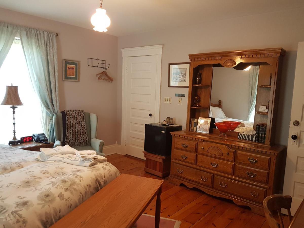 Ye Olde Walkerville Bed & Breakfast วินด์เซอร์ ภายนอก รูปภาพ