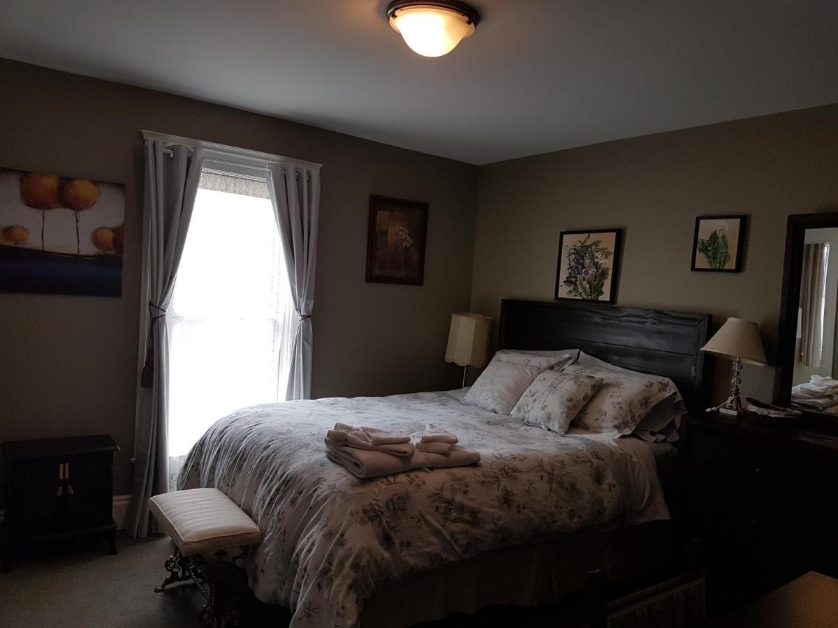 Ye Olde Walkerville Bed & Breakfast วินด์เซอร์ ภายนอก รูปภาพ