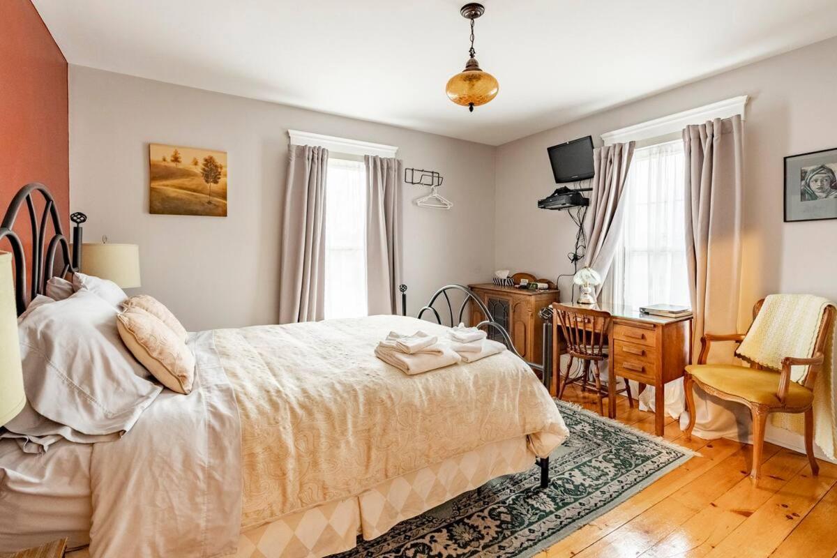 Ye Olde Walkerville Bed & Breakfast วินด์เซอร์ ภายนอก รูปภาพ