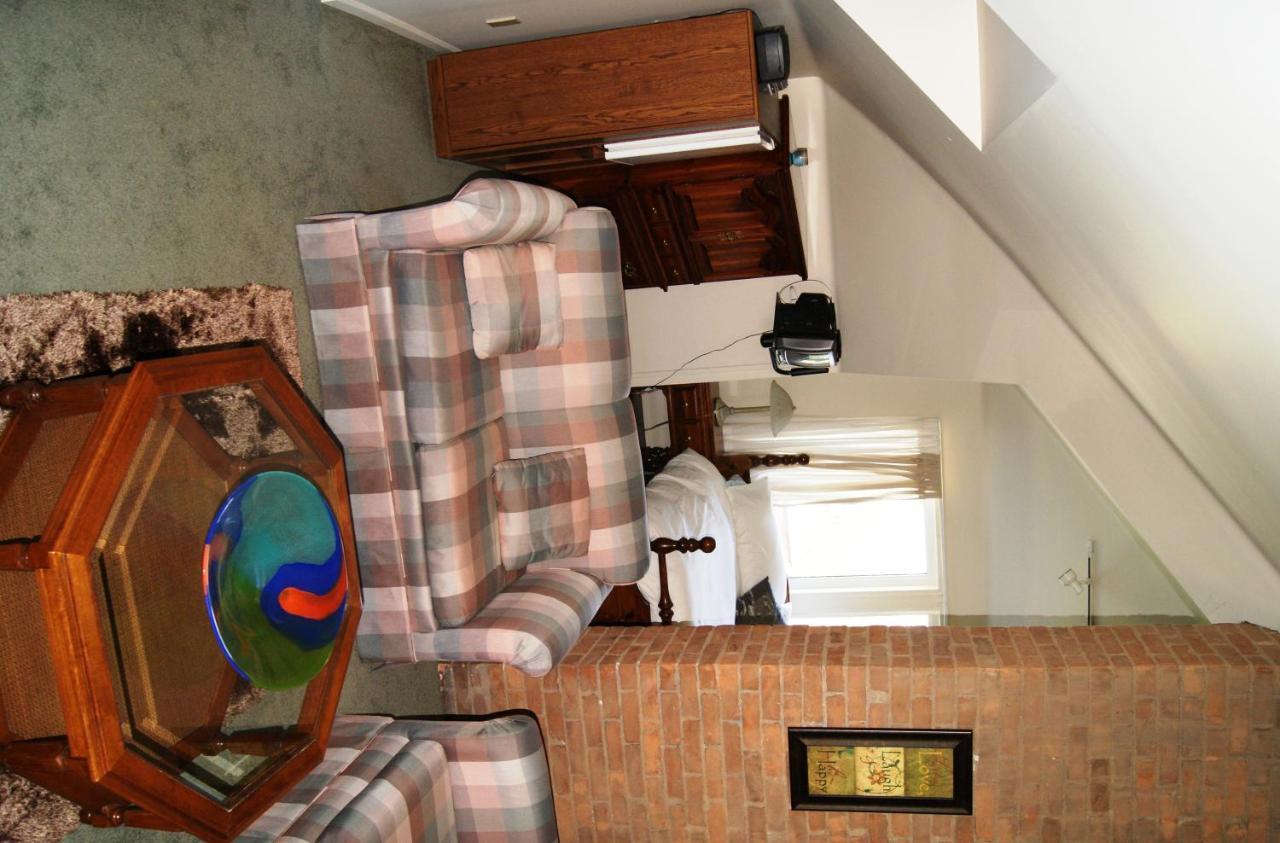 Ye Olde Walkerville Bed & Breakfast วินด์เซอร์ ภายนอก รูปภาพ