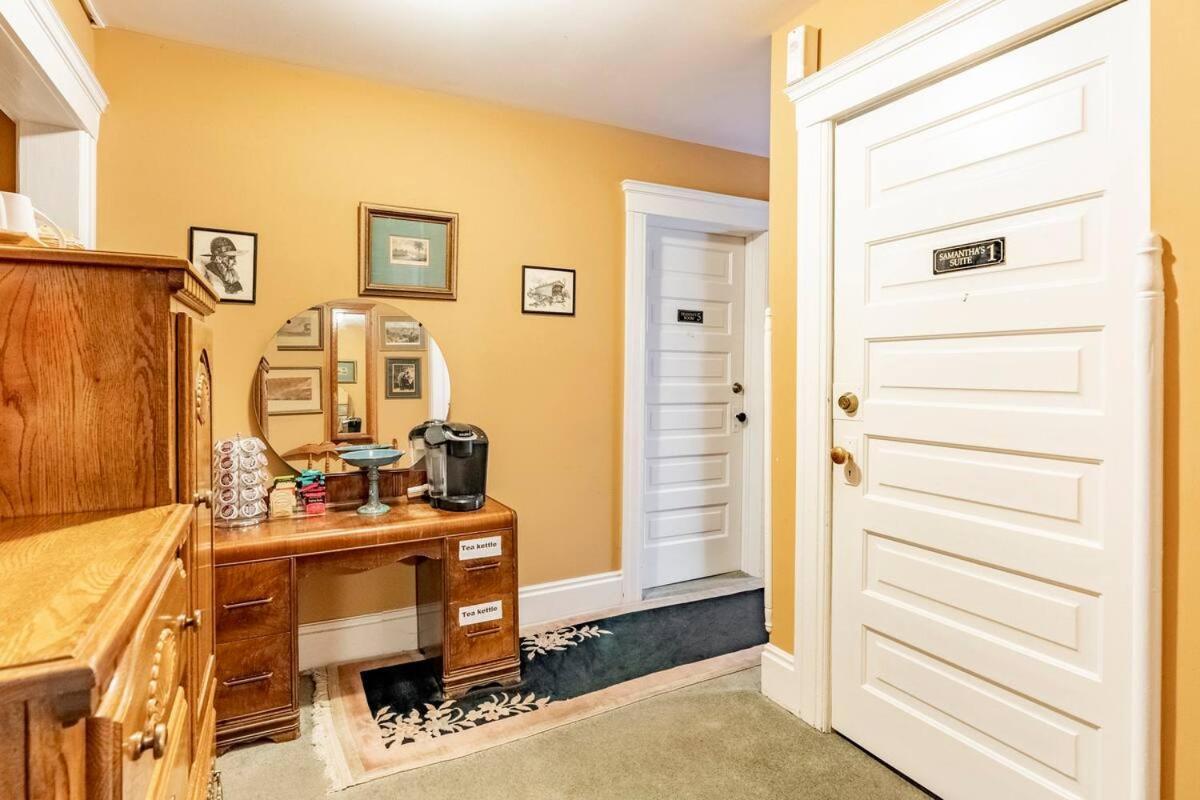 Ye Olde Walkerville Bed & Breakfast วินด์เซอร์ ภายนอก รูปภาพ