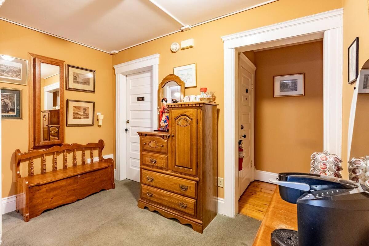 Ye Olde Walkerville Bed & Breakfast วินด์เซอร์ ภายนอก รูปภาพ