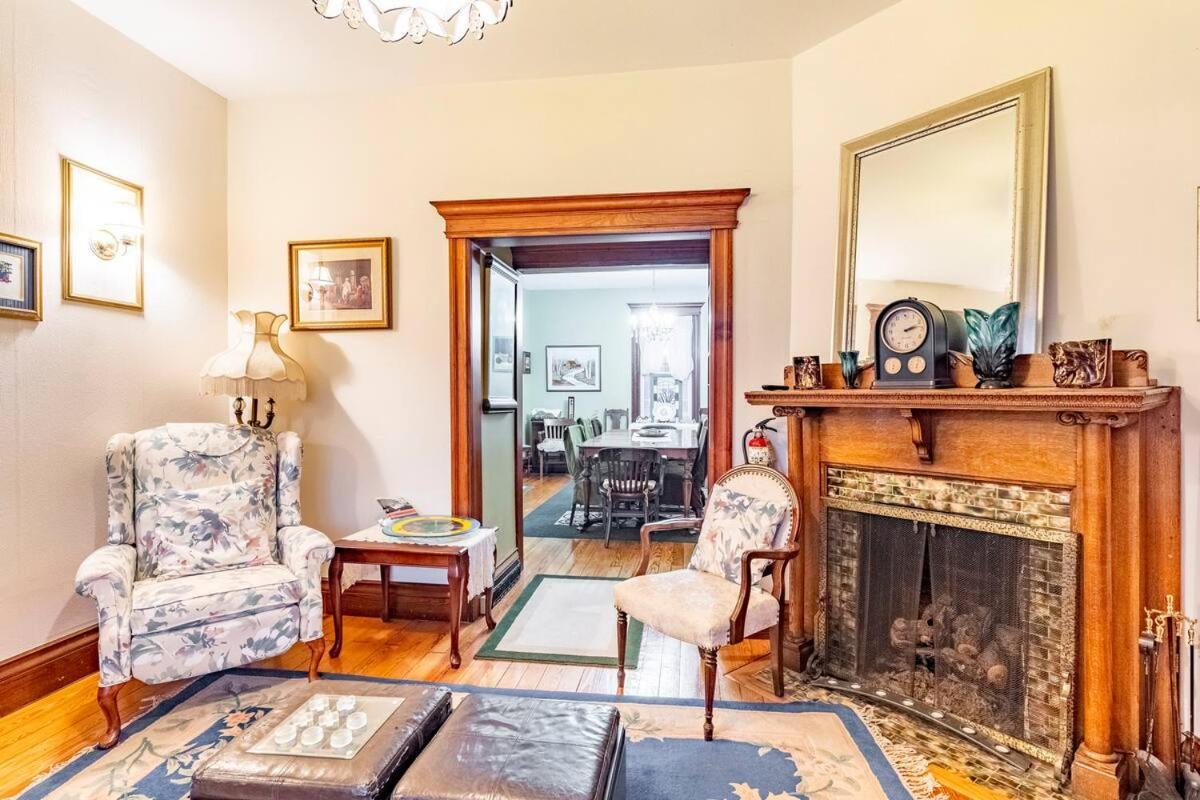 Ye Olde Walkerville Bed & Breakfast วินด์เซอร์ ภายนอก รูปภาพ