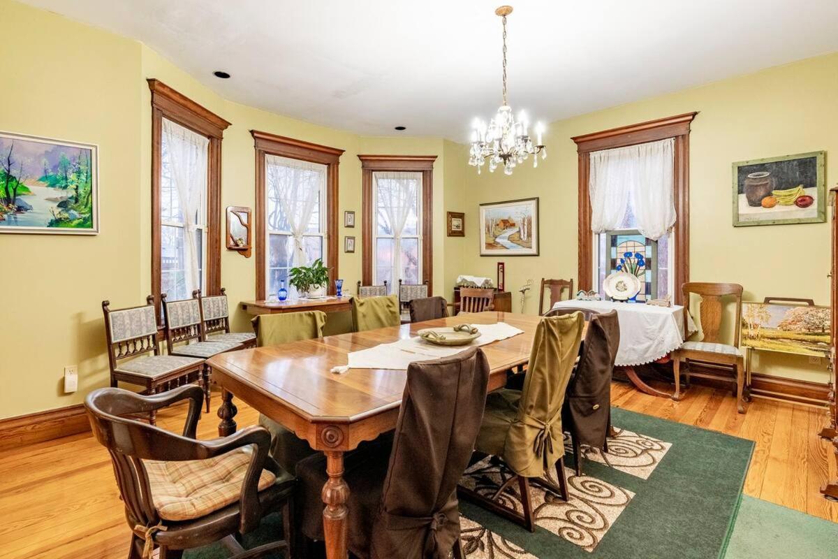 Ye Olde Walkerville Bed & Breakfast วินด์เซอร์ ภายนอก รูปภาพ