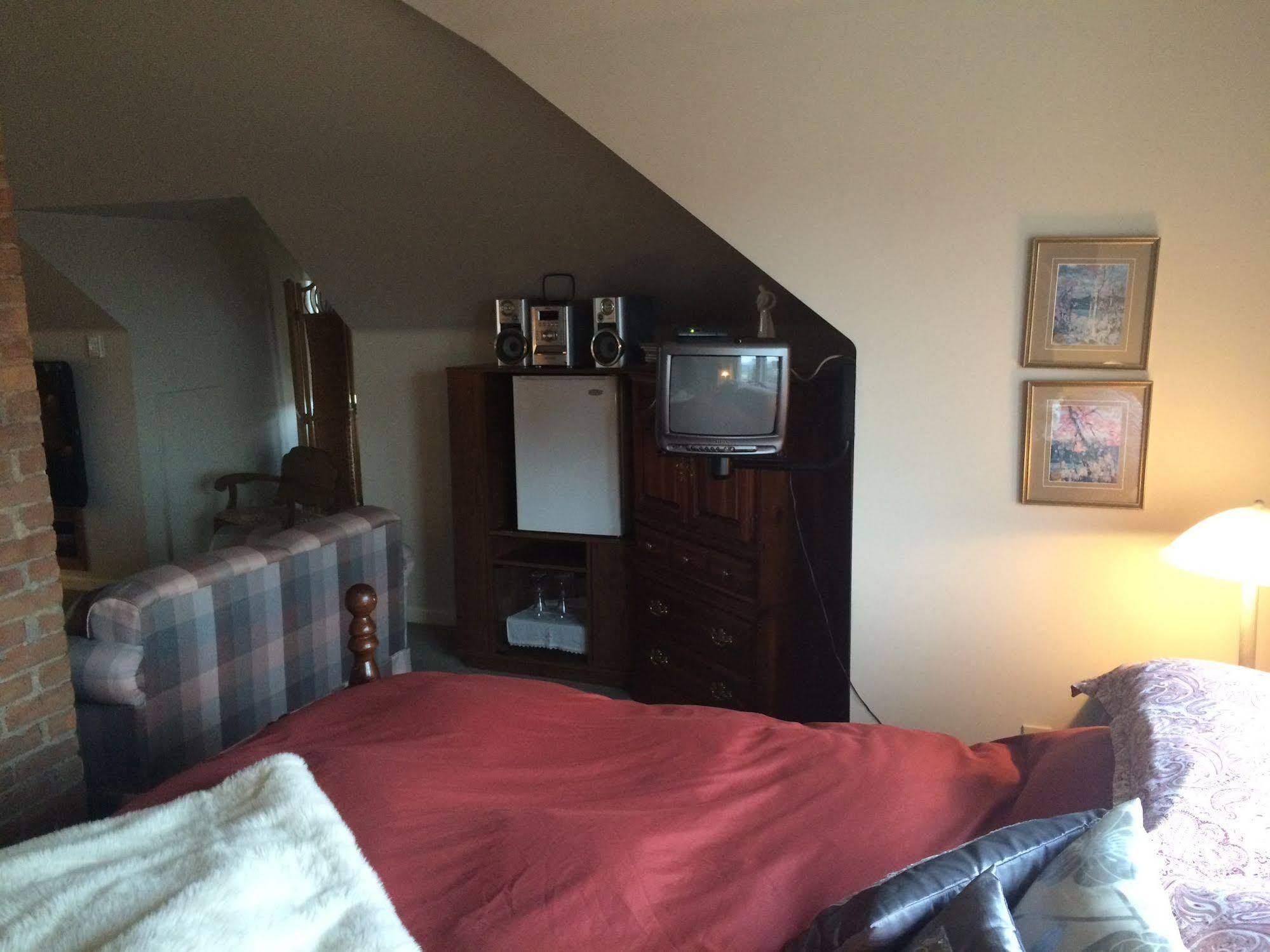 Ye Olde Walkerville Bed & Breakfast วินด์เซอร์ ภายนอก รูปภาพ